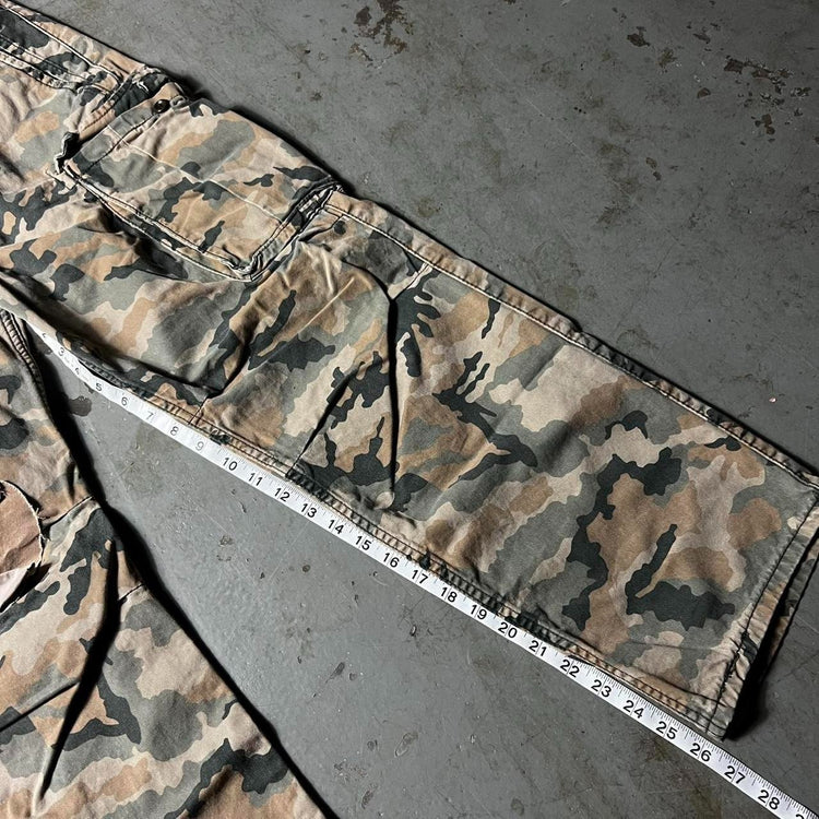 00s Levi's Camo Cargo's